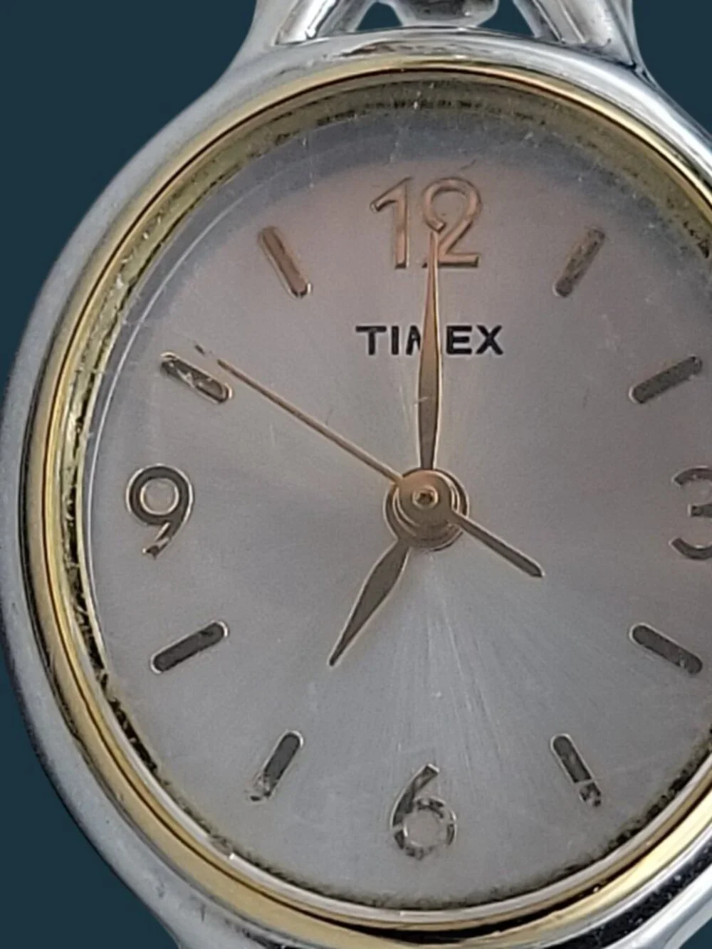 Vintage Timex Women's Two-Tone Watch N5 6.5